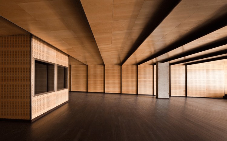 江蘇徐州接待室穿孔藝術(shù)吸音板聲學(xué)工程-1 江蘇徐州接待室穿孔藝術(shù)吸音板聲學(xué)工程-1